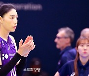 은퇴 질문엔 “지금도 고민 중”이라는 김연경, 챔프전 직행  가능성에 “끝까지 가보겠다” 투지