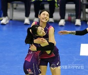 공격성공, 기뻐하는 김연경과 박은서