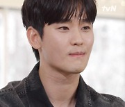 김수현, 군대 '돈가스 거수 사건' 진실은…"안 되겠다 싶어" (유퀴즈)