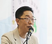 인사말하는 김제동