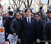 전주 한옥마을 방문한 조국 대표