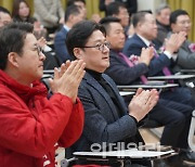 홍익표 "21대와 다르다…서울서 35석만 챙겨도 선전" [총선人]