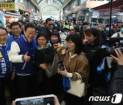 이재명 '조치원 시장에서 시민들과 함께'