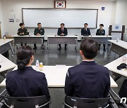 김선호 국방차관, 여대 학군단장‧대표 후보생과 간담회