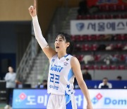 [WKBL PO 리뷰] '아무도 김단비를 막을 수 없다' 우리은행, 김단비 원맨쇼로 삼성생명 제압 … 챔피언결정전까지 -1승