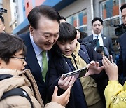 尹대통령 "늘봄학교, 가장 중요한 국가정책..예산 최대한 투입"