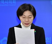 “송영길 손 잡아달라” 광주 서갑 ‘옥중 출마’…부인이 선언문 대독