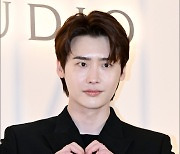 [MD포토] 이종석, '매력 폭발 손하트'