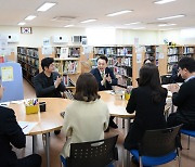 늘봄학교 관계자들 만난 윤 대통령