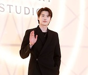 포즈 취하는 이종석