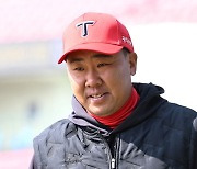 “류현진 제구 완벽, 구속도 더 좋아져” 옛 동료 적으로 만나보니…KIA 초보감독, 경계태세 강화했다 [오!쎈 잠실]