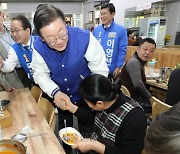 충청 찾은 이재명 “못 살겠다고 생각하면 1번 찍어야”