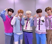 더윈드 "'완전체' 모습 하루빨리 보여드릴 것"…'아워 유스틴' 활동 성료