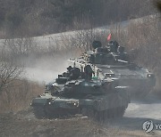 기동하는 K1A2전차