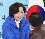 인사하는 추미애 전 장관