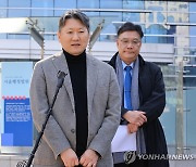 의대 증원 취소 1심 집행정지 심문 앞두고 입장 밝히는 김창수 비대위원장