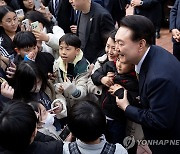 초등학교 방문 마친 윤석열 대통령