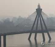 [날씨] 중부·충청 미세먼지 '나쁨'…낮 최고 13∼22도