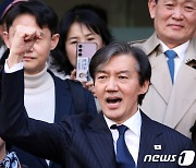 조국 "한동훈 '느그들 쫄았제?'…이준석 '지지율 폭락해 초조하신가'" 반격