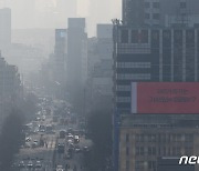 수도권·충청권 짙은 안개…강원 영동·경북 '강풍' [퇴근길날씨]