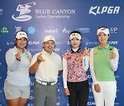 '손하트'로 인사하는 유볼·콩끄라판·이예원·김재희 [KLPGA 블루캐니언]