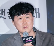 '댓글부대' 안국진 감독 "이 영화는 기자영화, 저작권 해결된 깨끗한 밈만 사용했다"