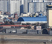 [사설] 수원 군공항 공약, ‘안 될 약속’은 걸지도 마라