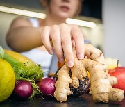 “온 가족의 고통 ‘치매’ 걱정된다면” 뜻밖의 ‘이것’ 드세요