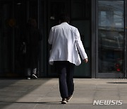 의대교수들, 집단사직 두고 심야회의…"내일 오전 결과 발표"