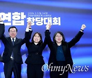 '국민후보'마저 부정... 정치가 우리를 불행하게 한다