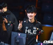 강호의 자격 입증한 ‘파괴 전차’…한화생명, T1 상대로 짜릿한 2-1 승리 [LCK]