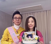 강수지, ♥김국진과 커플 왕관 쓰고 “태어나줘서 감사” 생일 축하