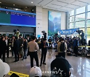 [인천공항 현장] '대단하네' 오타니의 다저스 韓 입국, 日 팬들까지 북적북적 '오타니 현수막까지 등장했다'