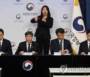 후쿠시마 오염수 브리핑하는 박구연 국무1차장