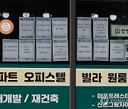 전국 집값 3개월 연속 하락…전셋값은 7개월째 오름세