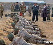 북한 김정은, 딸과 공수부대 훈련 참관…한미연합훈련 대응