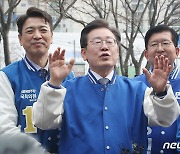 [뉴스1 PICK]용인 찾은 이재명 대표, "기득 체계 바꾸기 위해 투표로 심판"