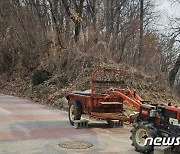 원주 아파트 앞 내리막길에서 80대 경운기에서 떨어져…심정지 병원 이송