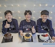 [SC이슈]송일국 삼둥이 '대한, 민국, 만세', 변성기 찾아온 '폭풍 성장' 공개돼…"12세 생일 축하 감사"