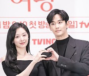 [TV톡] 기시감 이긴 비주얼?…'눈물의 여왕' 믿는 구석 김수현·김지원