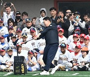 김하성 만난 尹 대통령…"얼마나 타격을 잘하는지" 감탄