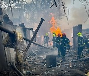 러시아 대선 첫날, 우크라 오데사항에 미사일 "최소 20명 사망"