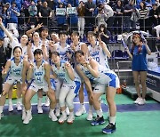 ‘박지수 나와!’ 박지현 펄펄 난 우리은행, 삼성생명 꺾고 챔프전 진출…KB스타즈와 정상 다툰다 [WKBL PO]