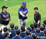 글라스노우 '아이들과 소통하며'[포토]