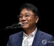 이수만, 학전에 거금 기부…서울대 선후배 인연