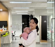 임현주 MBC아나운서 딸과 함께 생방송 진행