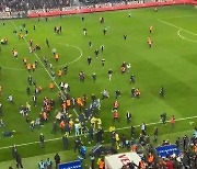 명승부로 끝났는데 선수·관중 몸싸움…아수라장된 튀르키예 프로축구