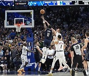 [NBA] 댈러스 승리 이끈 어빙의 왼손 플로터, 적장도 감탄했다…“그에게 모든 공을 돌린다”