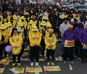 Bereaved families of Sewol ferry tragedy march to make a safe society