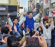 민주당 이재명 대표, 이천 방문해 엄태준 후보 지원